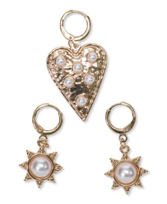 Jibbitz Laces and Faux Pearl Charms Kit from Finish Line