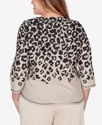Plus Size Seville Animal Print Crew Neck Top with Necklace