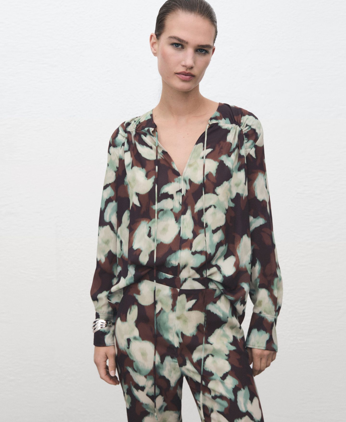Женские брюки Mango Printed Flared, цвет: Зелёный — фото 2
