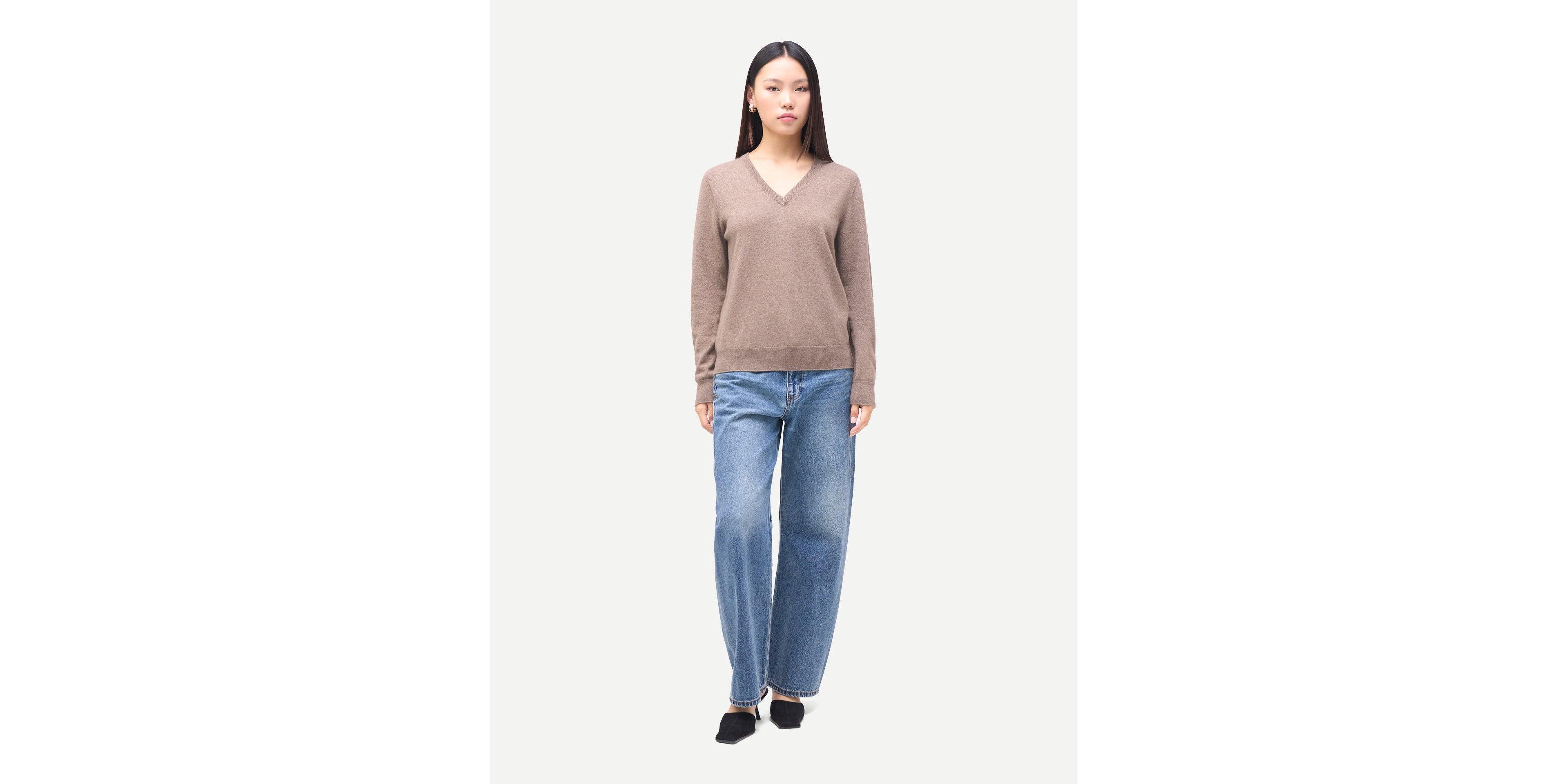 Gobi Cashmere Women's Timeless V-Neck Sweater