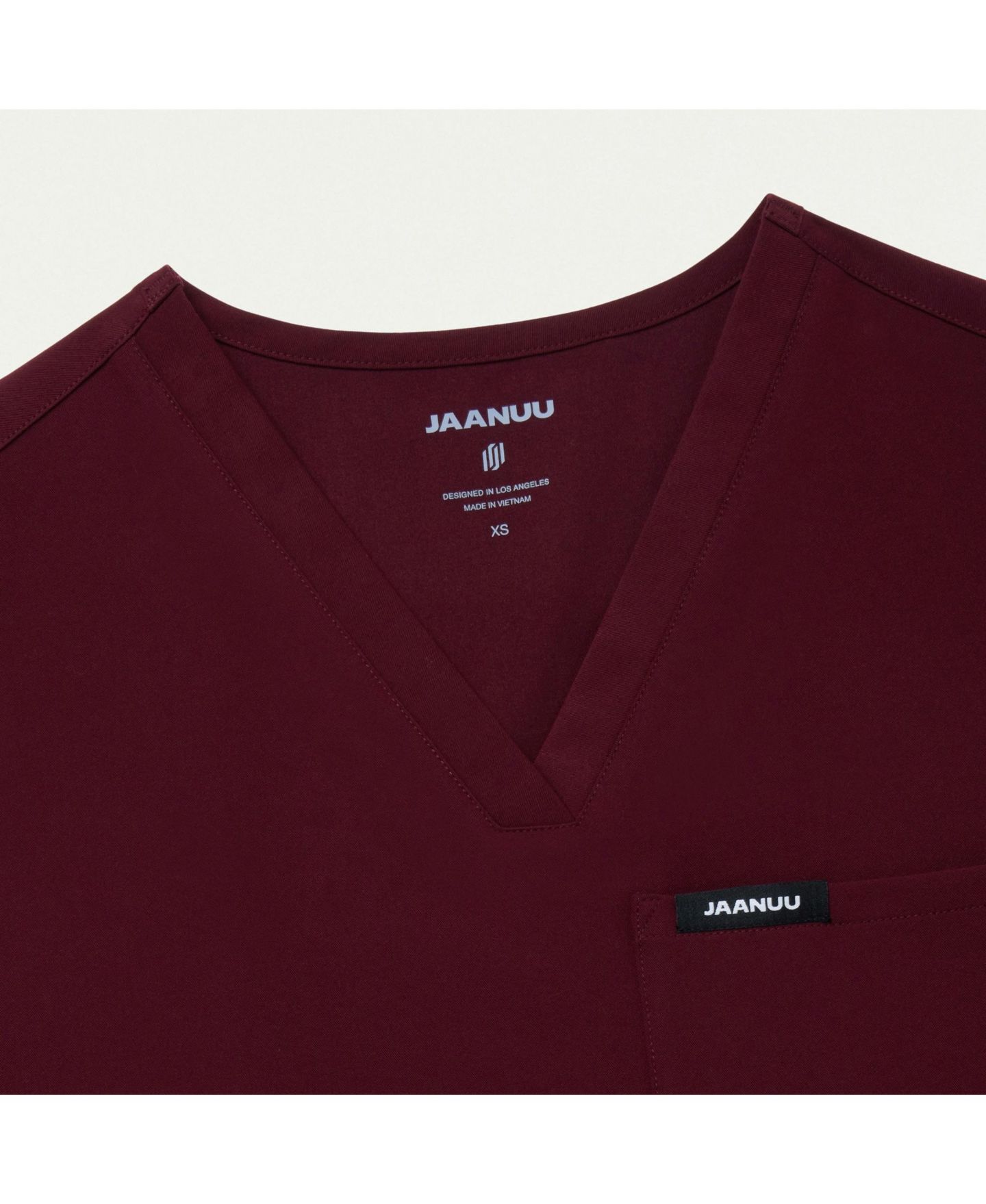 Женский топ Jaanuu Classic V-Neck Scrub with 1 Pocket, цвет: Бордовый — фото 6