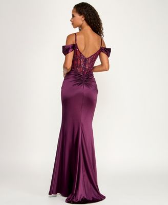 Juniors' Sweetheart Neck Gown
