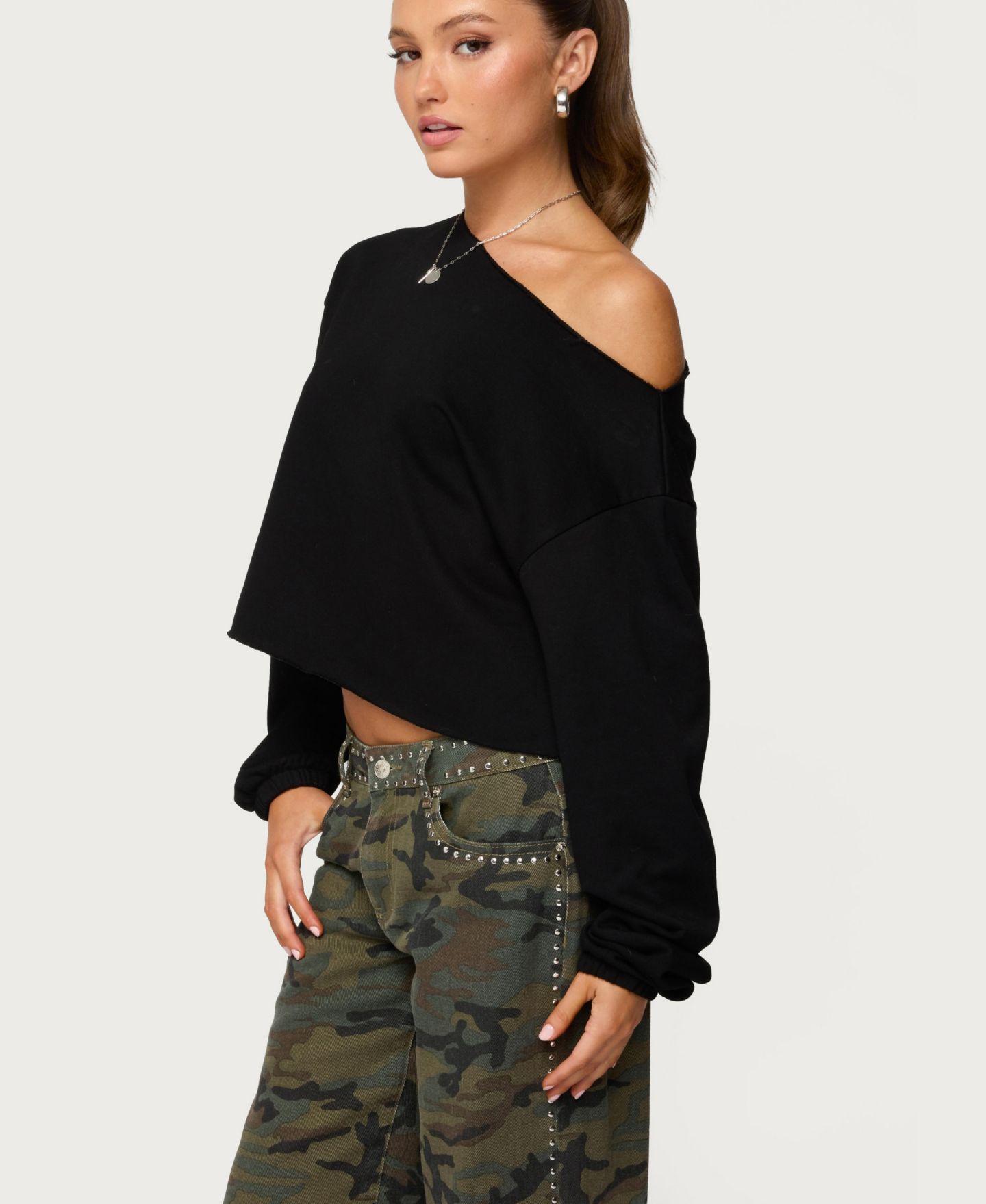 Женский свитшот Edikted Aveline Off Shoulder Light, цвет: Чёрный — фото 4