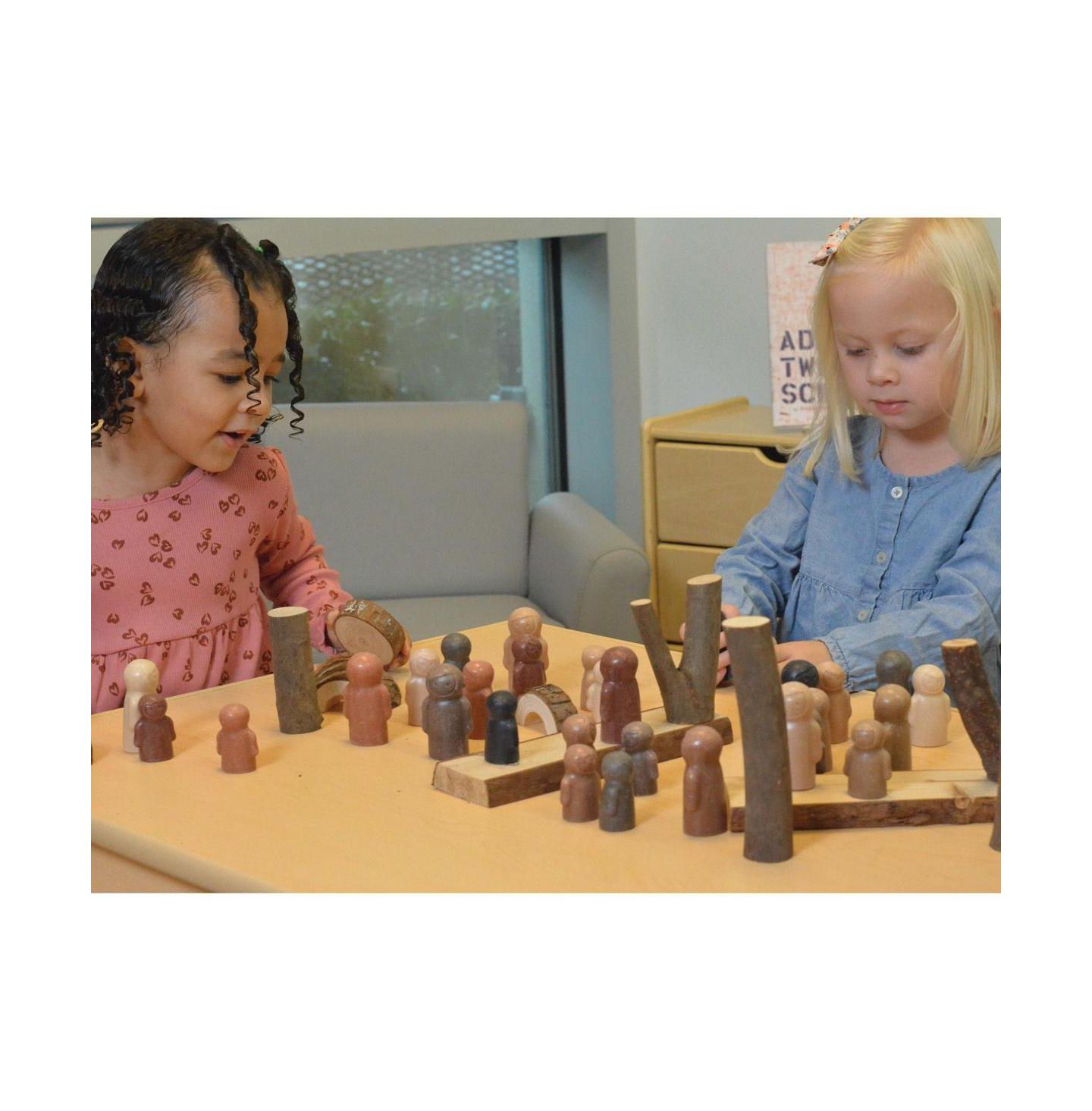 Детская игрушка Kaplan Early Learning Sensory Stones: Little People Like Me - Families, цвет: Assorted Pre-Pack — фото 3