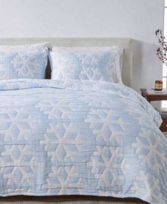 Winter-Themed Snowflake Matelasse Quilt Set with Shams