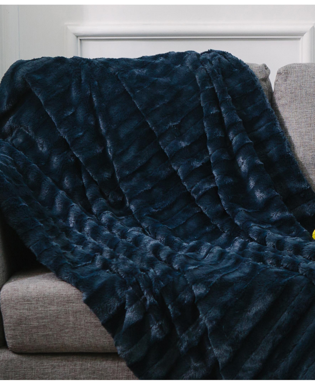 Cheer Collection Ultra Soft Faux Fur to Microplush Reversible Oversized Throw