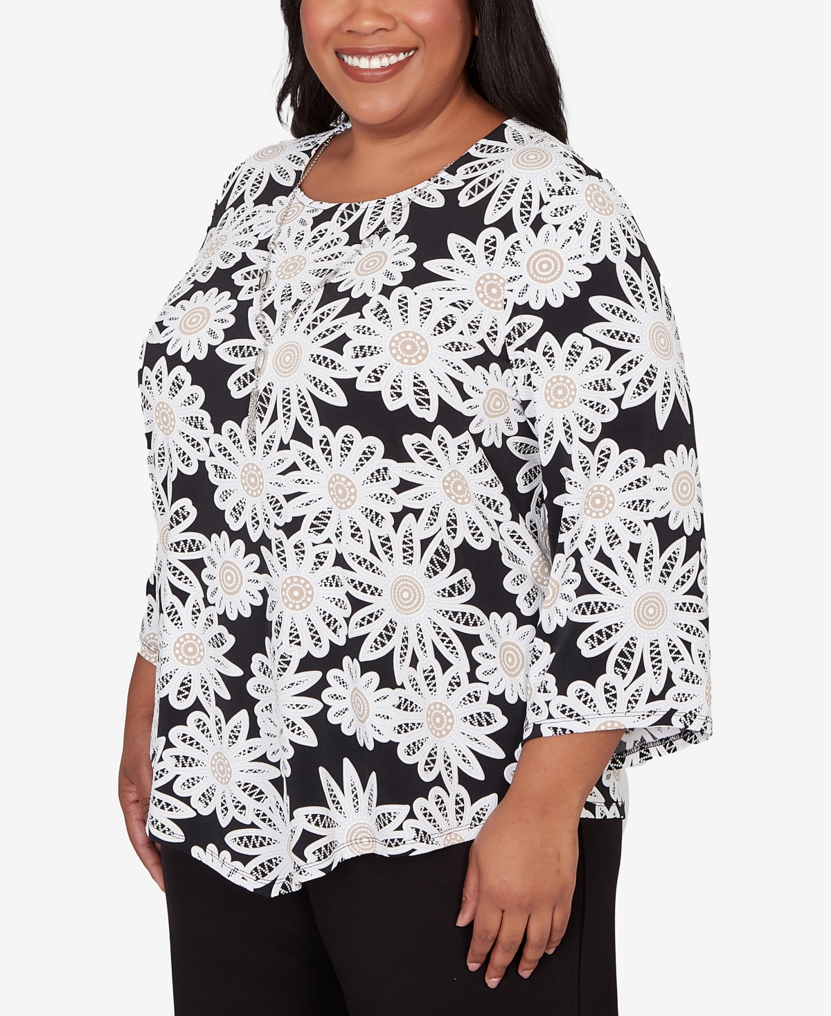 Alfred Dunner Plus Classic Daisy Pointed Hem Top with Necklace