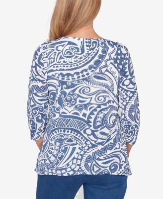 Women's Classic Paisley Swirl SharkBite Hem Top with Necklace