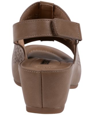 Women's Mahina Perforated Wedge Sandals