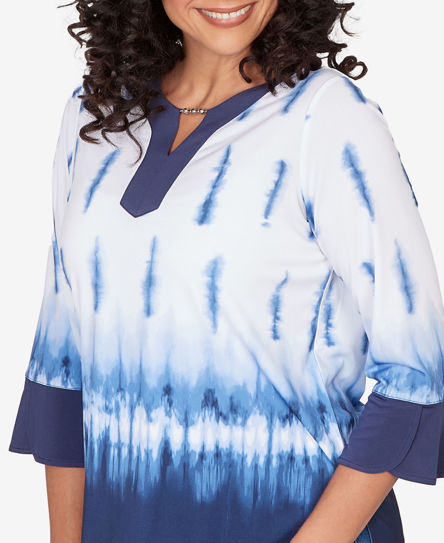 Женский топ Alfred Dunner Petite Classic Tie Dye Border Split Neck, цвет: Тёмно-синий — фото 4