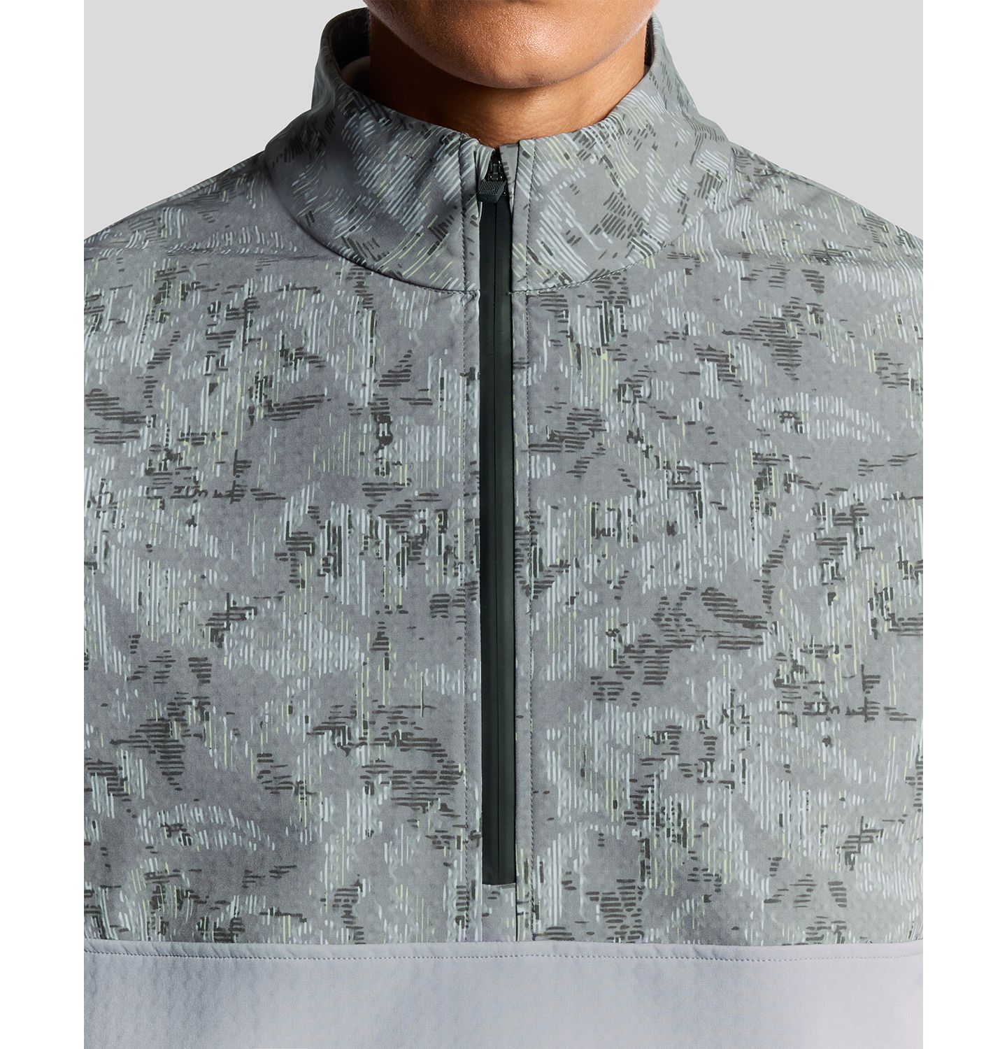 Мужская куртка Lyle & Scott Golf Printed Half Zip Windjammer, цвет: Железный / Угольно-чёрный — фото 4