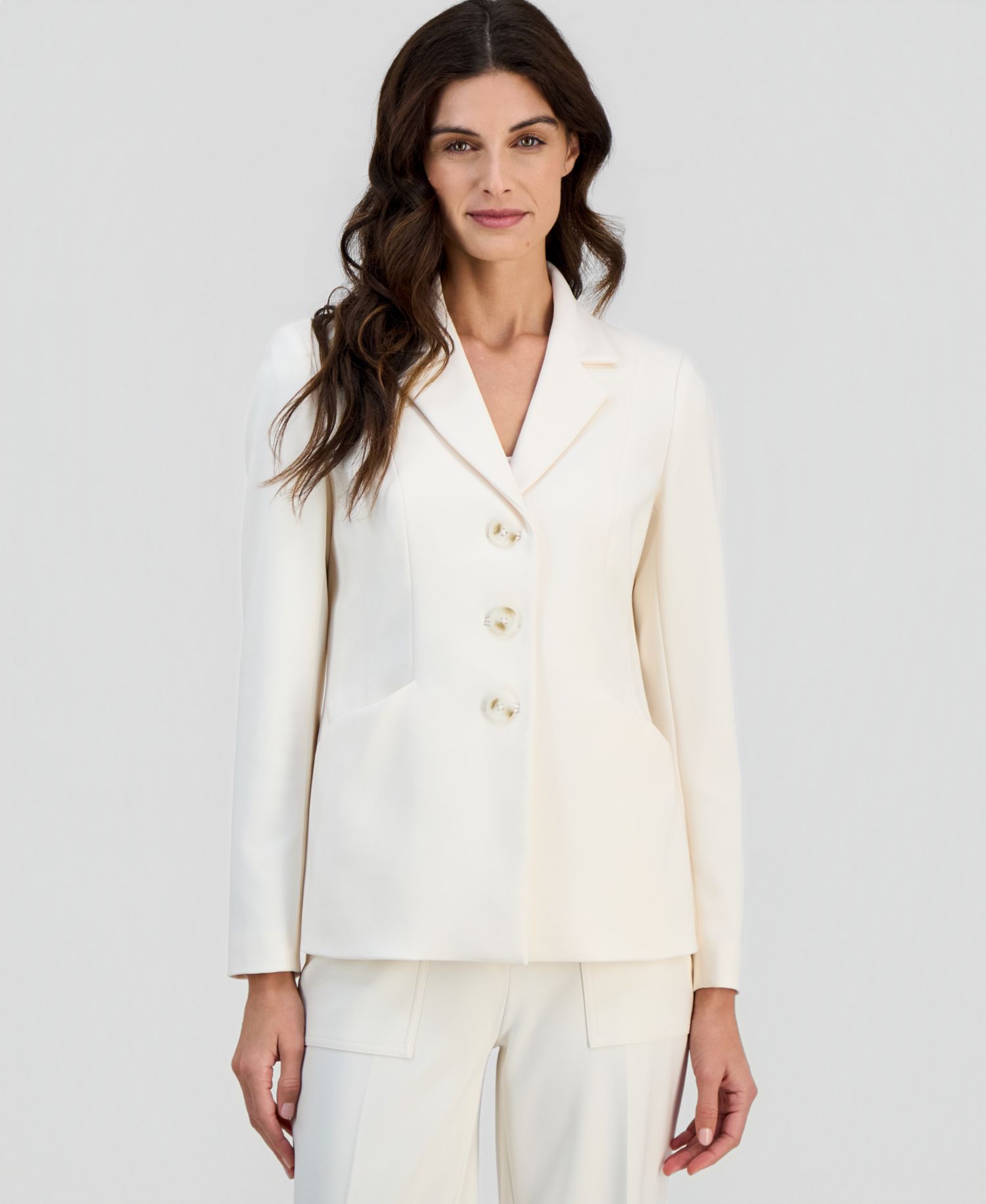 Women's Structured Stretch Notch-Lapel Three-Button Blazer