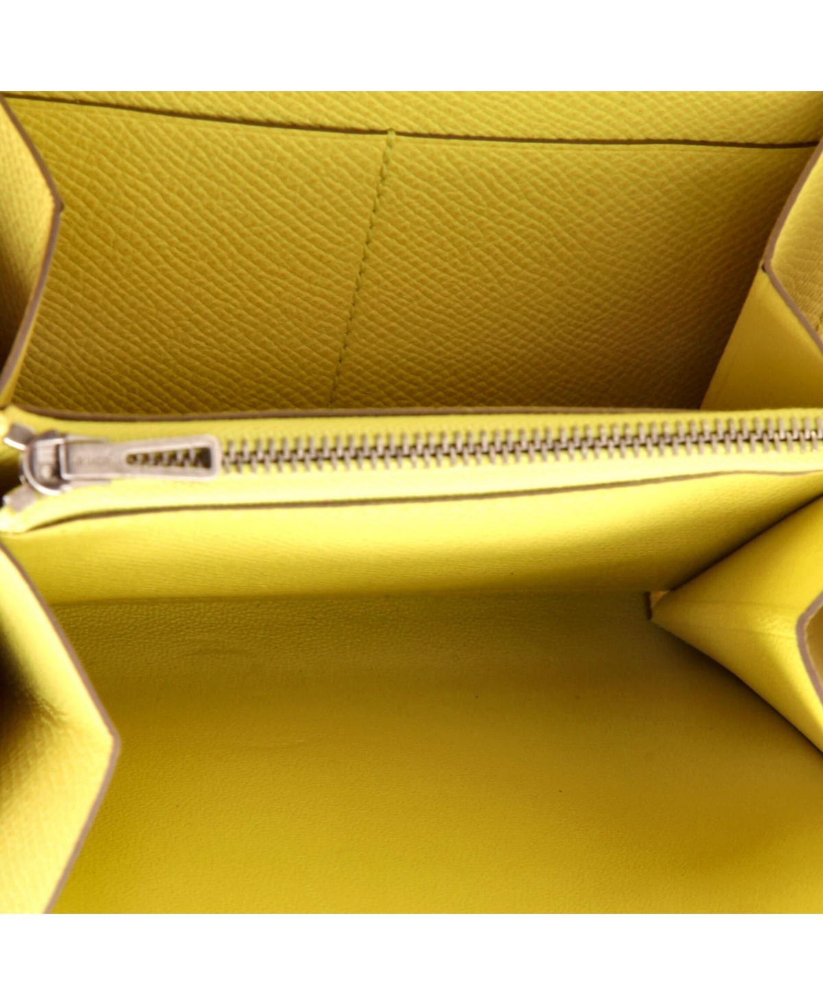 Pre-Owned Hermes Compact Constance Wallet Epsom