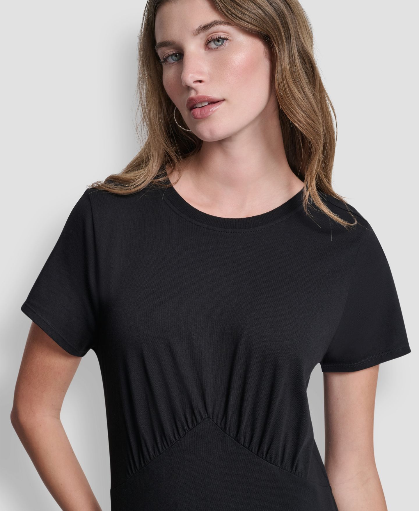 Женское платье DKNY Jeans Ruched Bodice Crew Neck Tier Long, цвет: Чёрный — фото 4