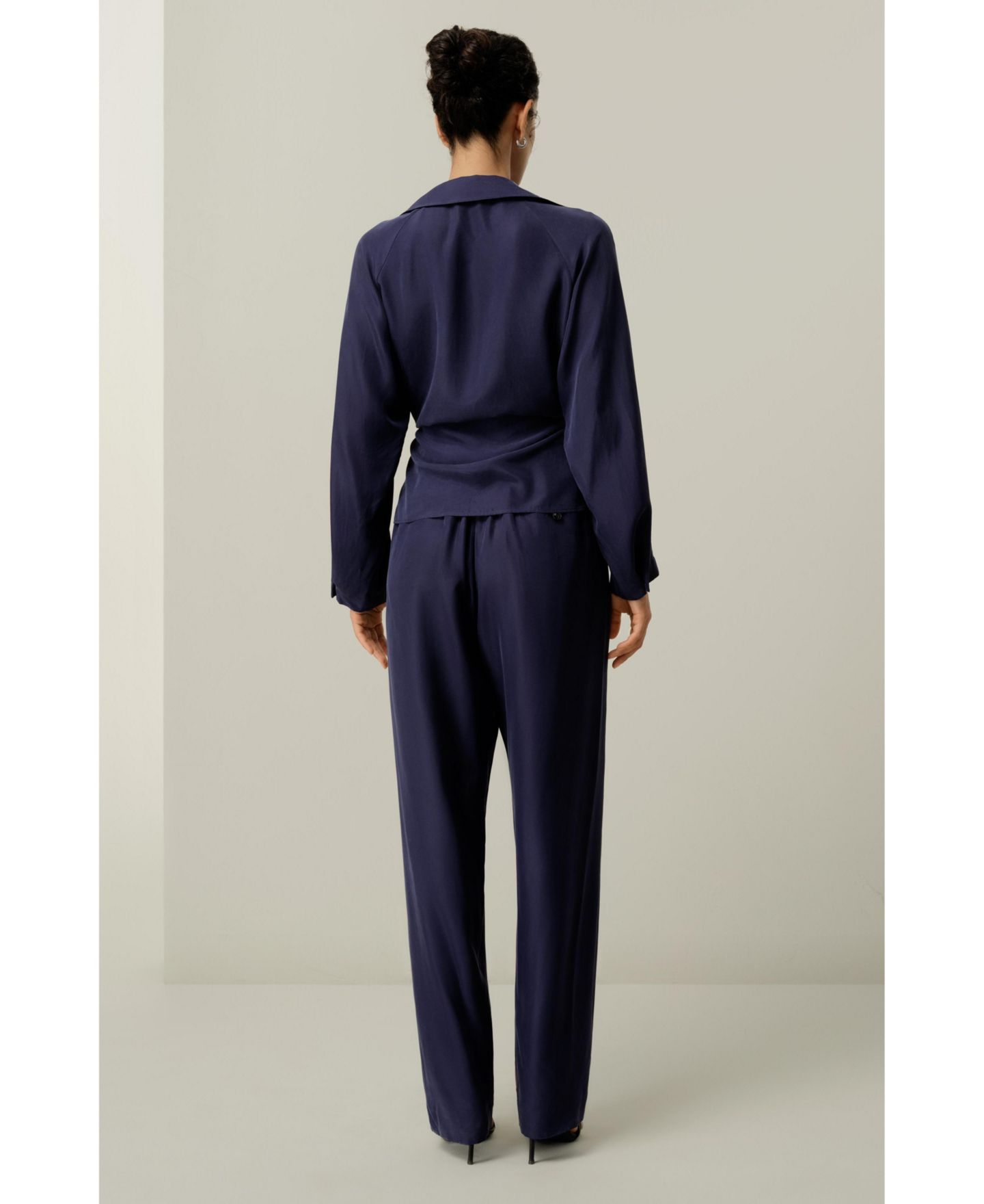 Женская рубашка LILYSILK Multipositional Silk Habotai, цвет: Blueberry — фото 3