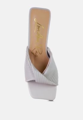 Womens Cupid Kiss Pleated Twist Strap Sandals