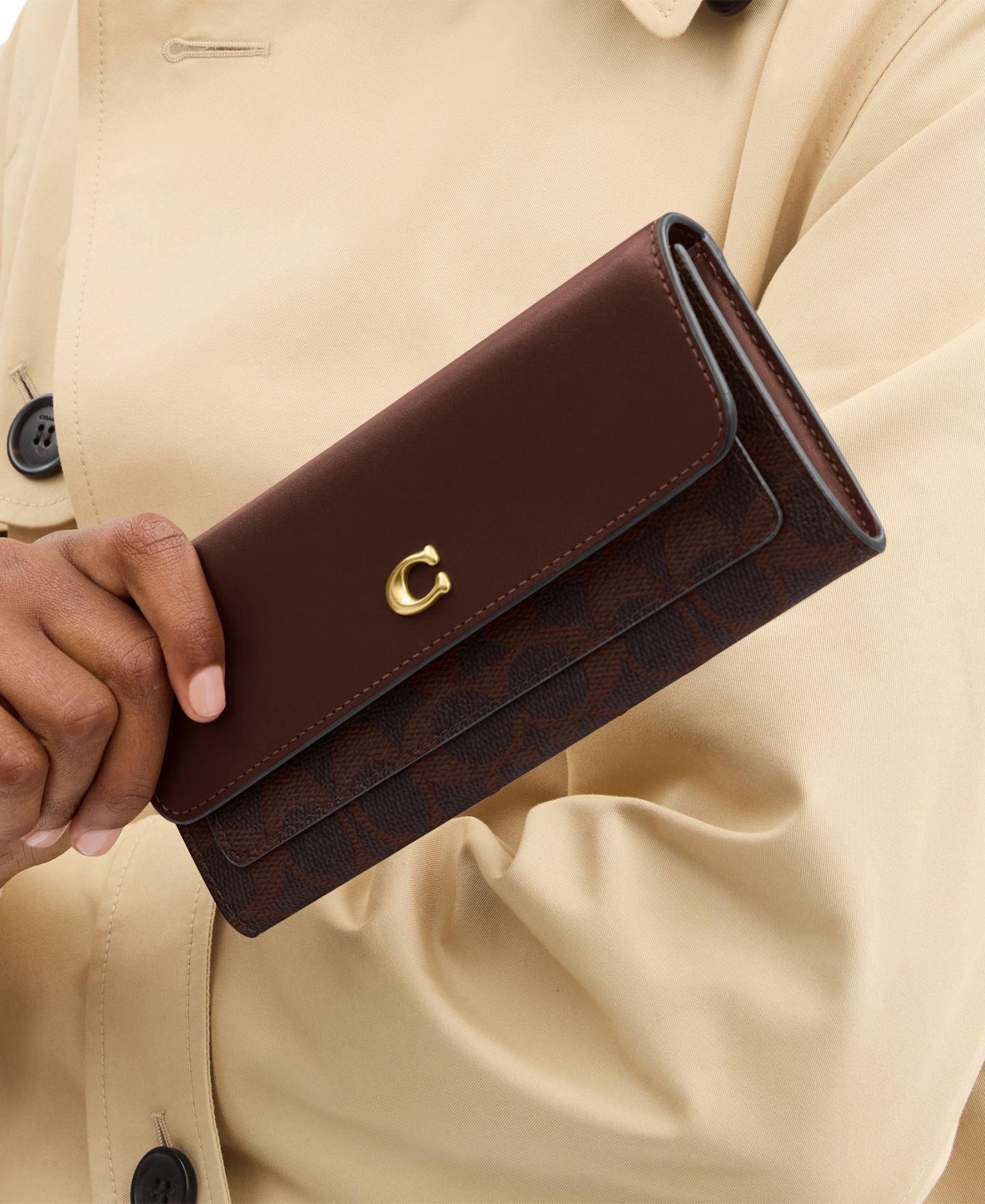 Женский кошелёк COACH Mila Signature Coated Canvas Long Flap Wallet, цвет: Латунный / Кленовый — фото 2