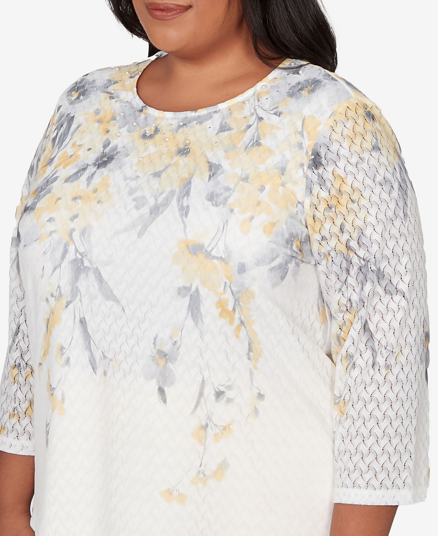 Plus Size Al Fresco Textured Floral Crew Neck Top