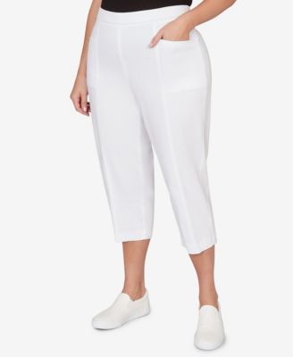 Plus Size The Royal Treatment Relaxed Flat Front Patch Pocket Capri Pants