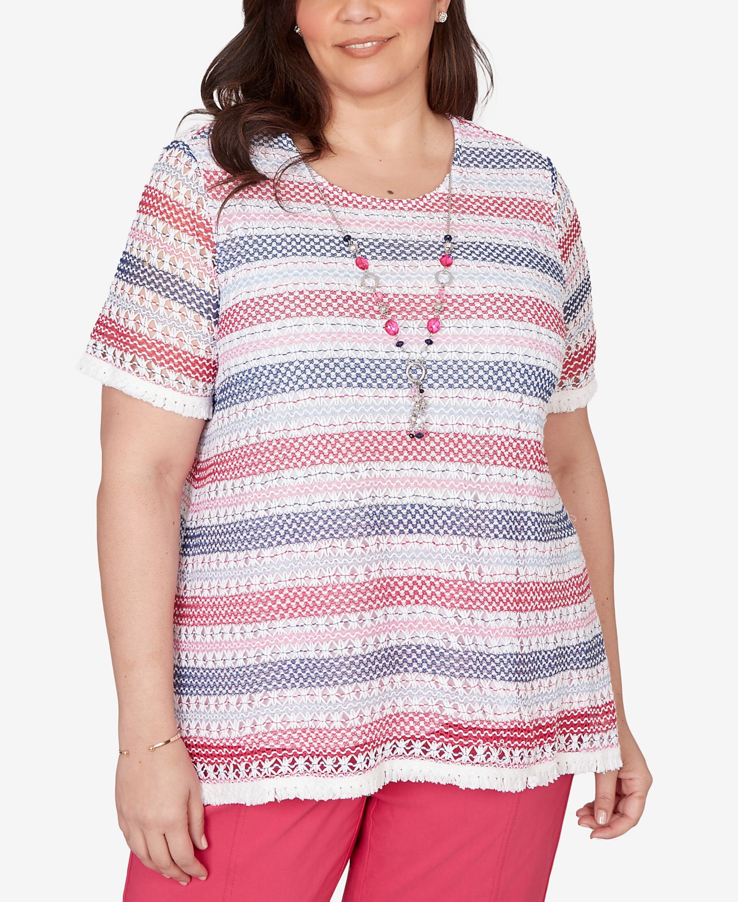 Женский топ Alfred Dunner Plus Size The Royal Treatment Biadere Fringe Textured with Necklace, цвет: Розовый разноцветный — фото 1