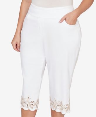 Plus Size Natural Wonder Leaf Cut Out Super Stretch Denim Capri Pants