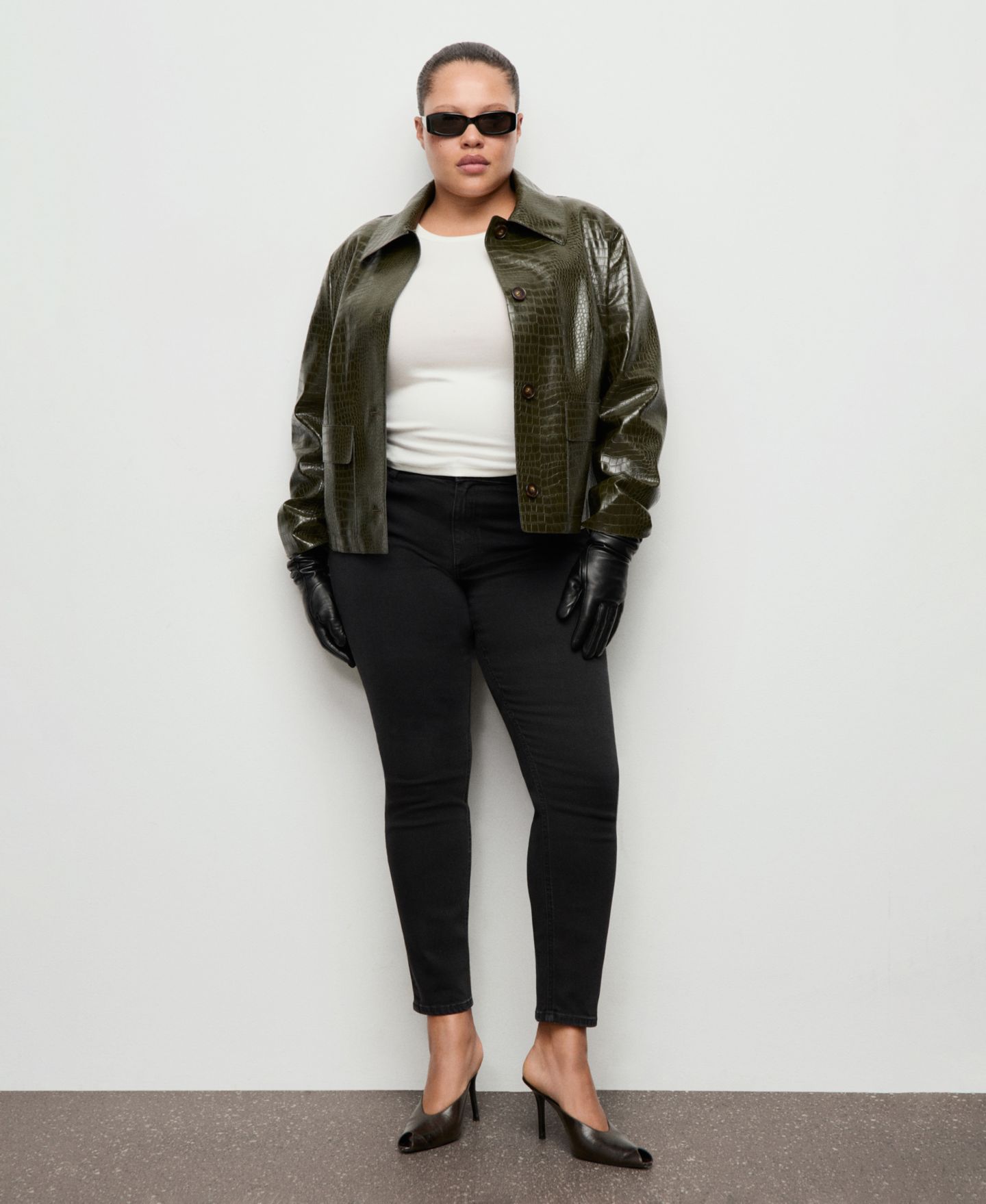 Женские джинсы Mango Mid-Rise Skinny, цвет: Чёрный джинсовый — фото 6
