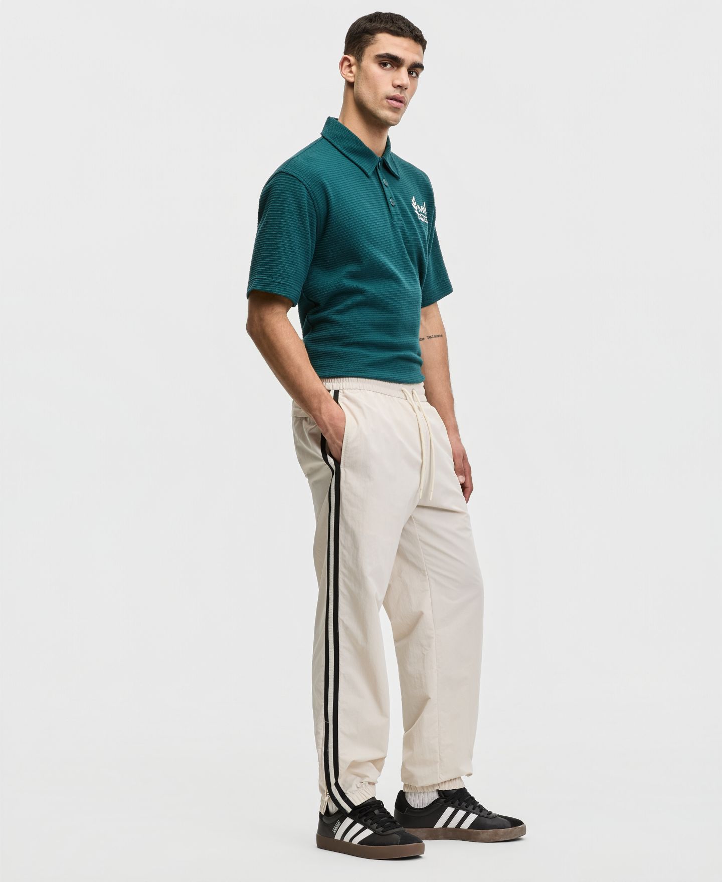 Мужские брюки Mode of One Relaxed-Fit Track Pants, цвет: Состаренный кремовый — фото 2