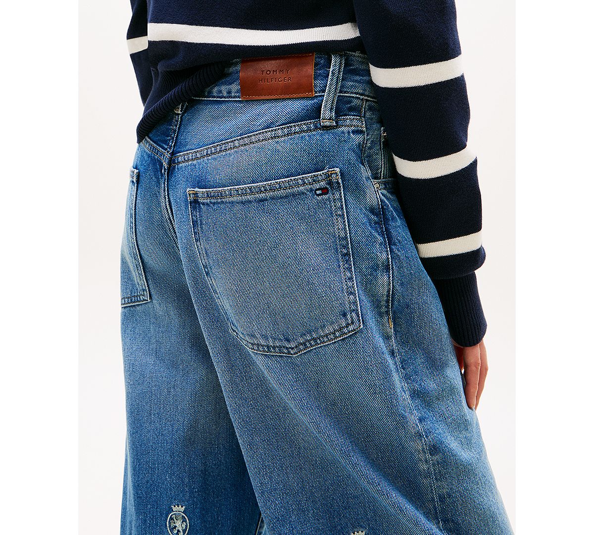 Tommy Hilfiger Women's All-Over Crest Wide-Leg Barrel Jeans view 3 — MAYCSS fashion products