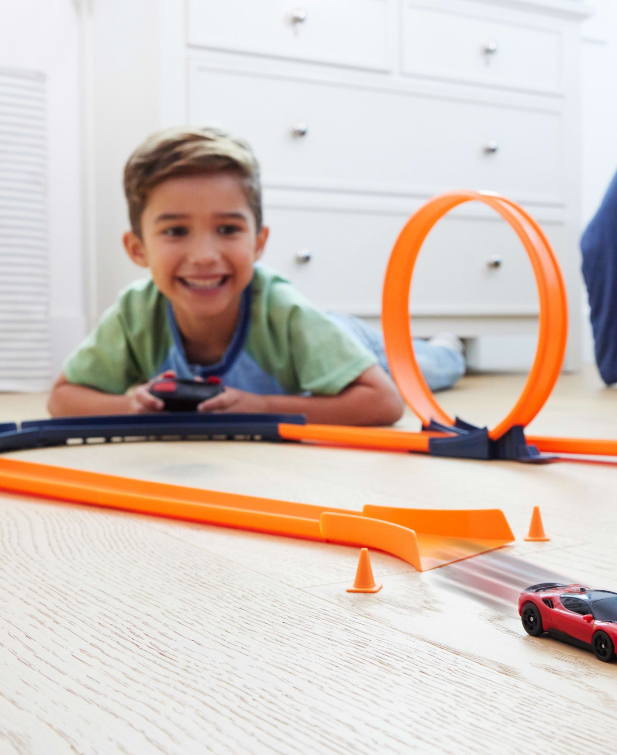 Hot Wheels Remote Control 1:64 Ferrari SF90 Stradale Assetto Fiorano Battery-Powered Remote Control Car