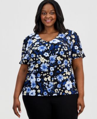 Plus Size V-Neck Short-Sleeve Top