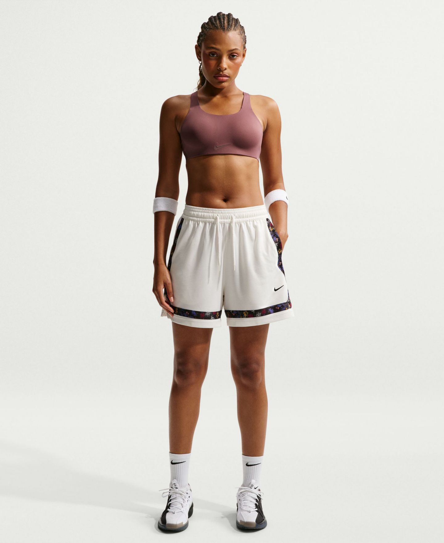 Женские шорты Nike Dri-FIT Basketball, цвет: Молочный / Чёрный — фото 1