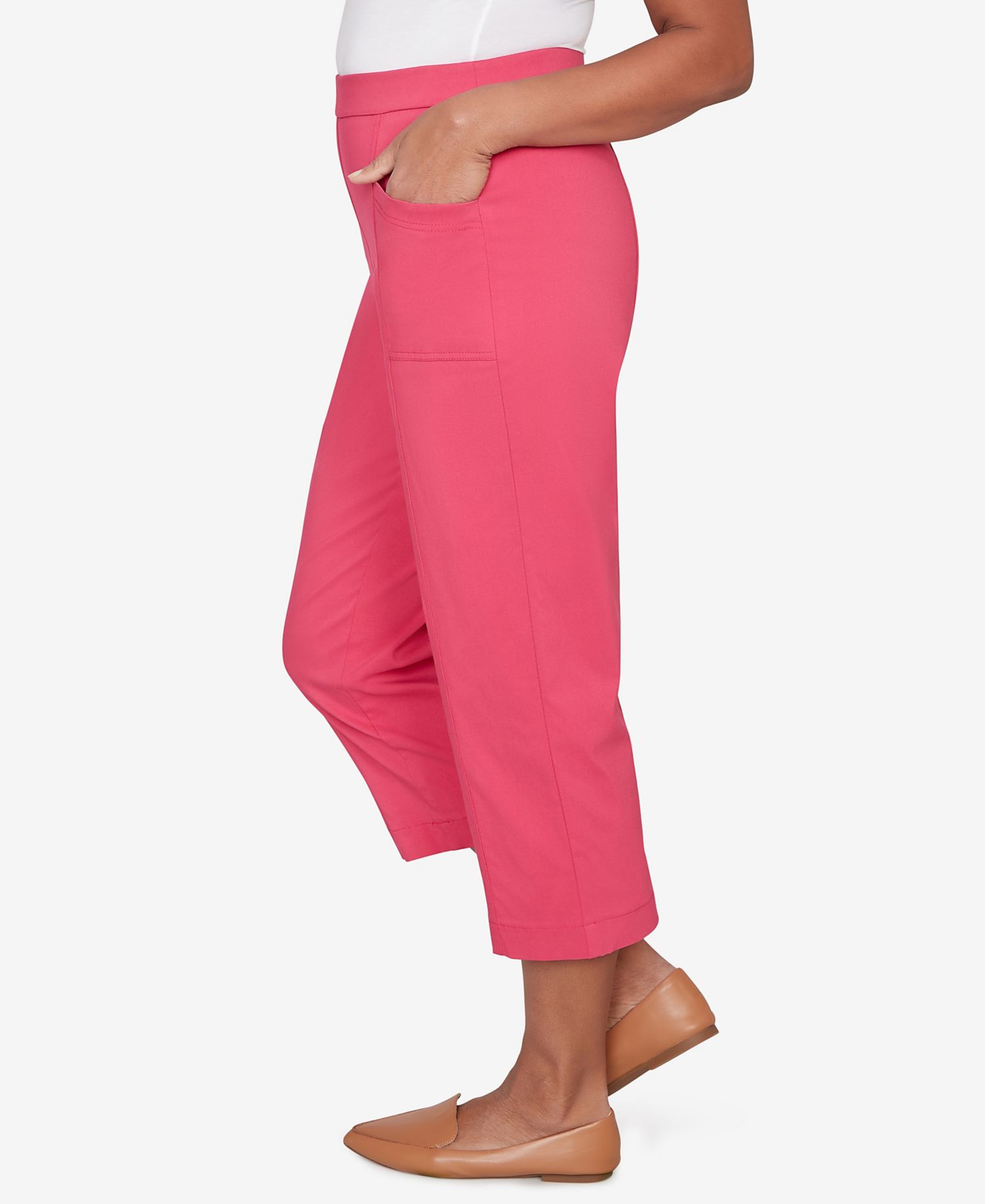 Women's The Royal Treatment Relaxed Flat Front Patch Pocket Capri
