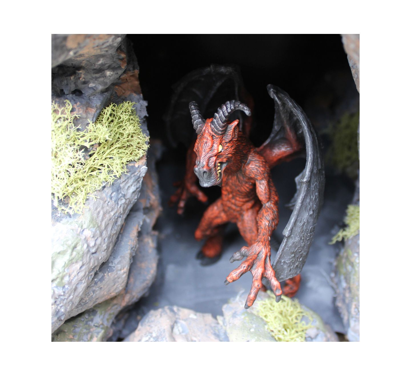 Детская фигурка Safari Ltd. Jersey Devil Mythical Realms 5" Figurine, Ages 3+ — фото 3