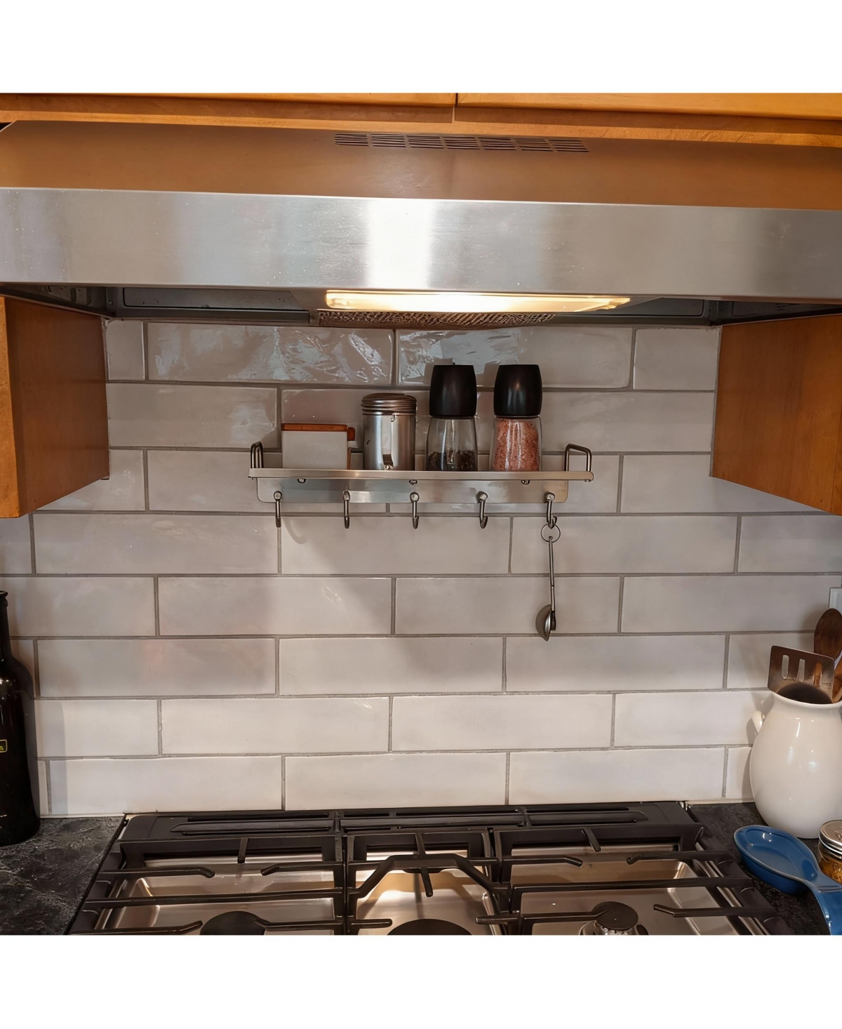 Yigii Stainless Steel Wall-Mounted Spice Rack with 6 Hooks