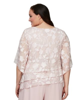 Plus Size 3/4-Sleeve Scoop Neck Top