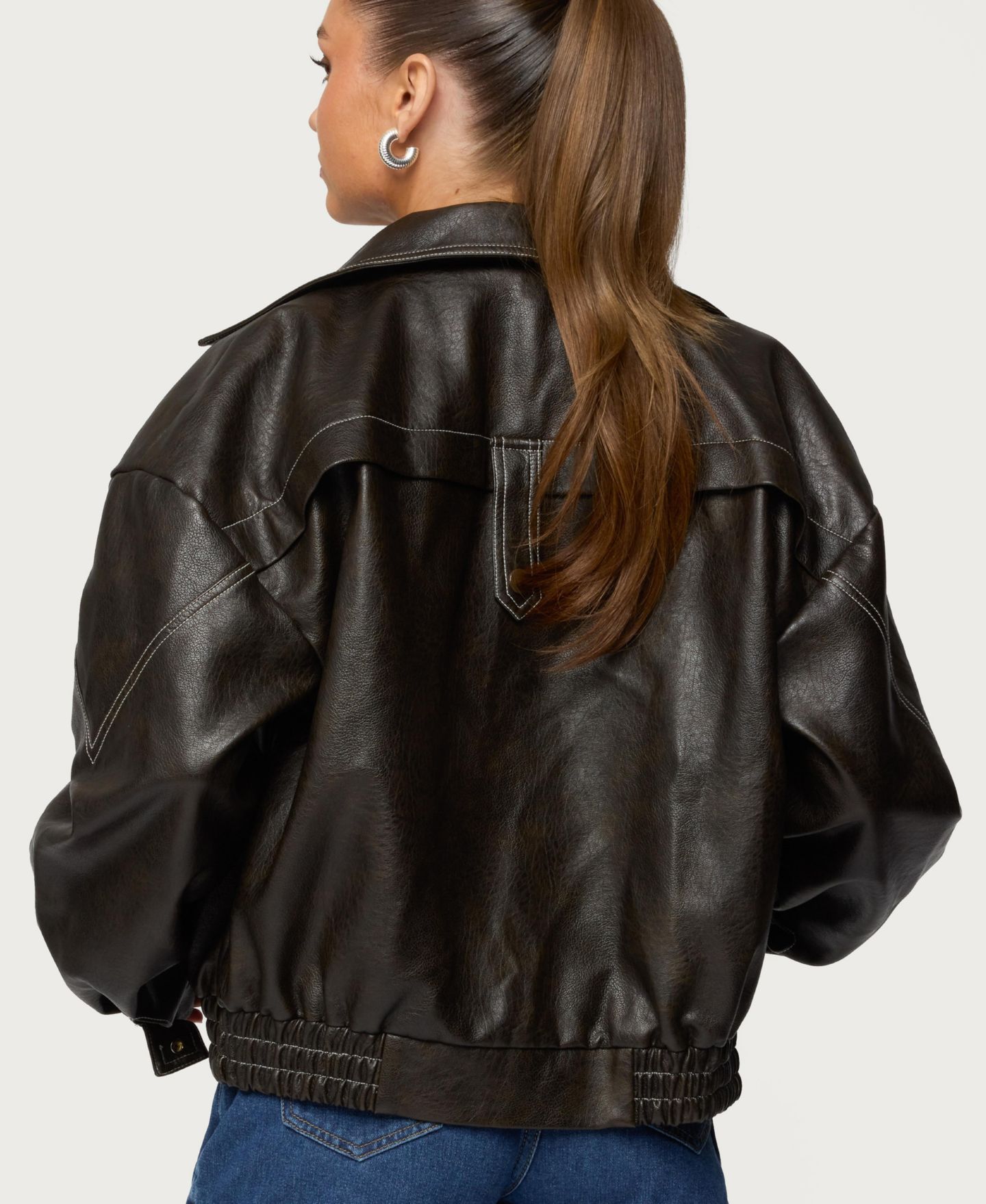 Женская куртка Edikted Jaxson Oversized Faux Leather Bomber, цвет: Тёмный коричневый — фото 2