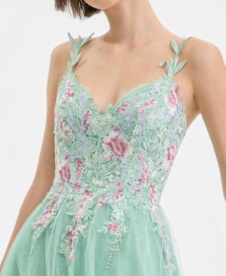 Juniors' Embroidered Appliqu&eacute; Mesh Gown 