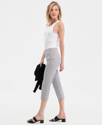 Women's Printed Pull-On Capri Pants