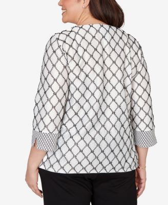 Plus Size Crowd Pleaser Spliced Diamond Textured Top with Necklace