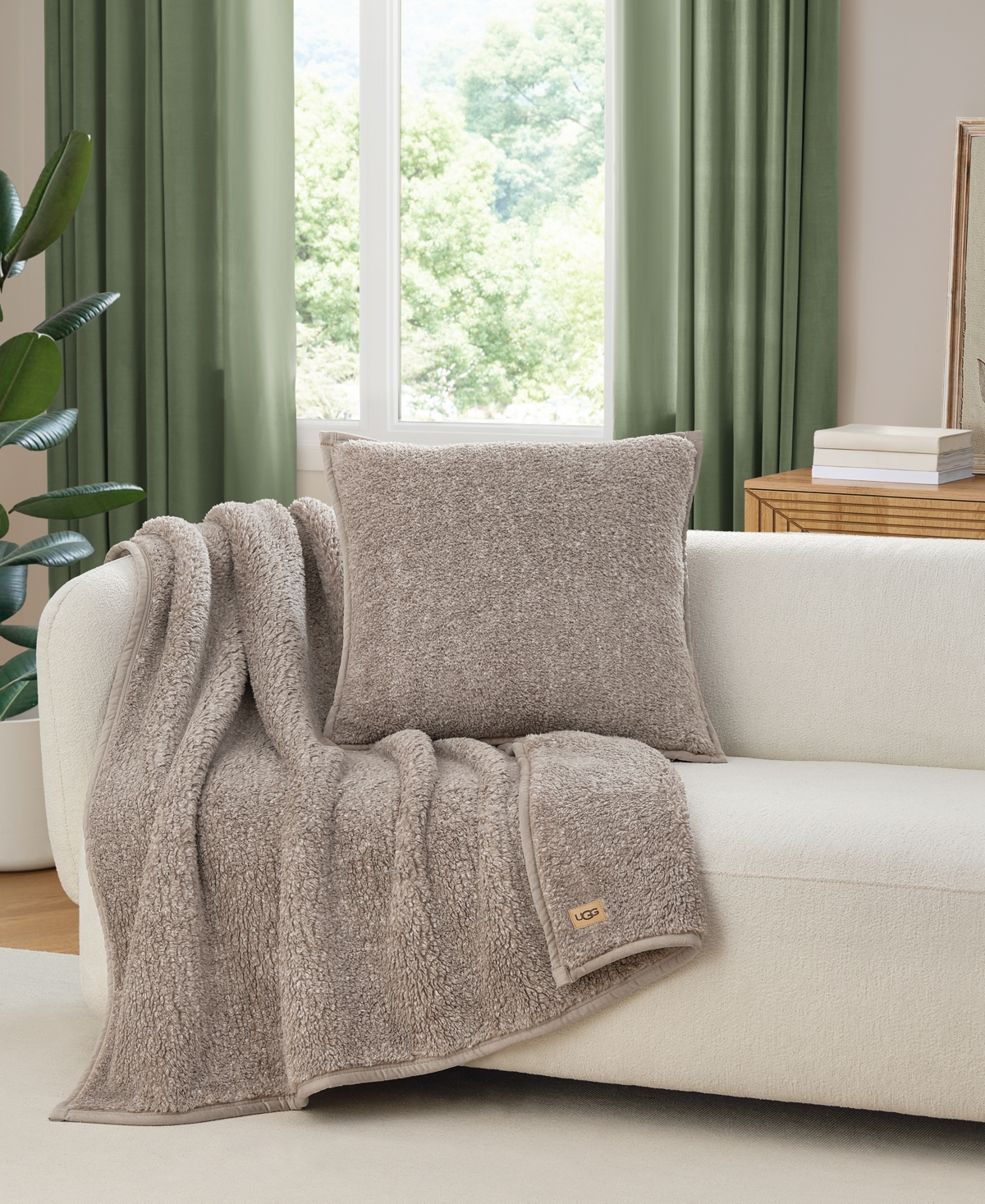 Ugg Classic UGGfluff Throw, 50" x 70"