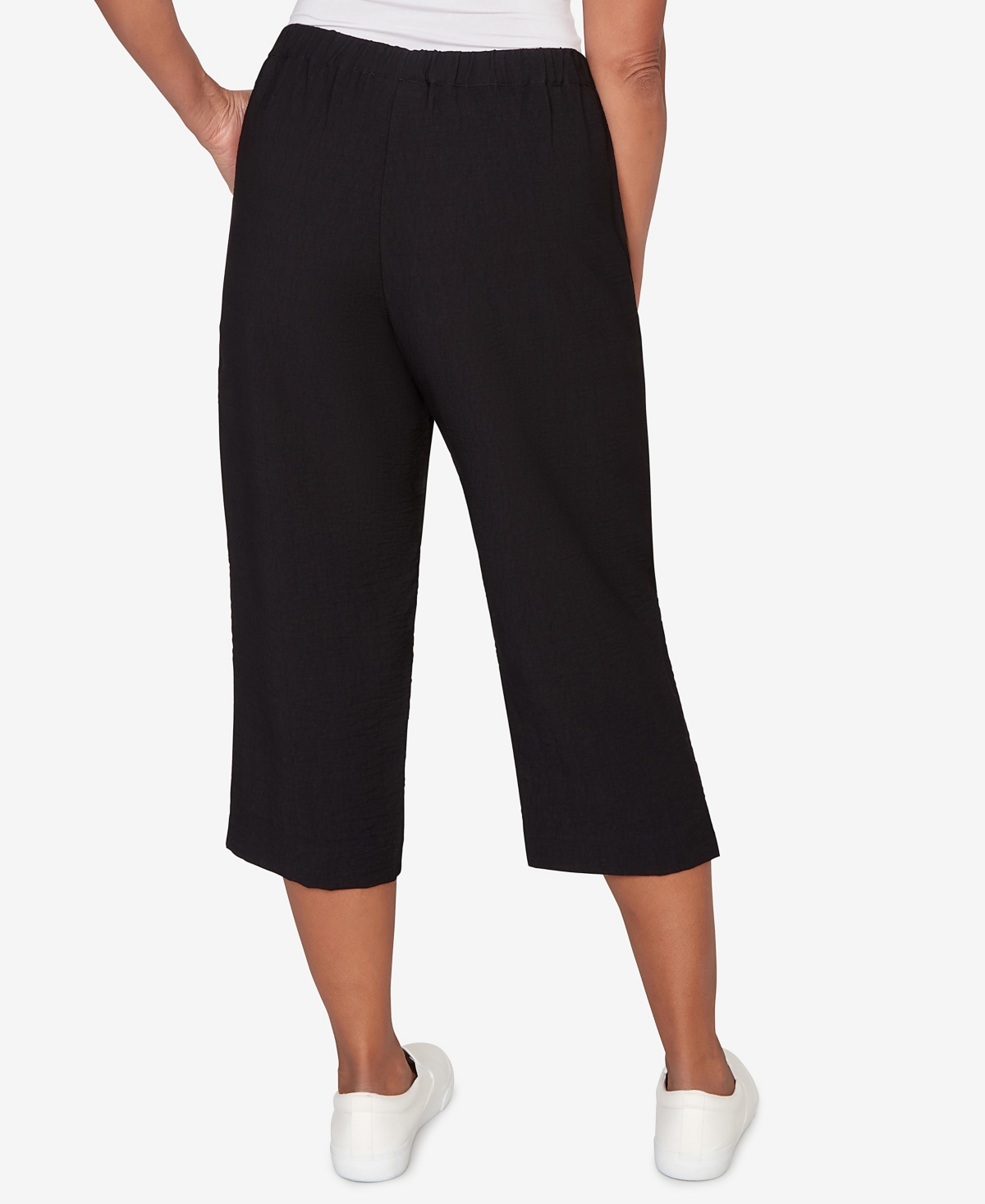 Alfred Dunner Women's Crowd Pleaser Relaxed Pull-On Black Capri Pants