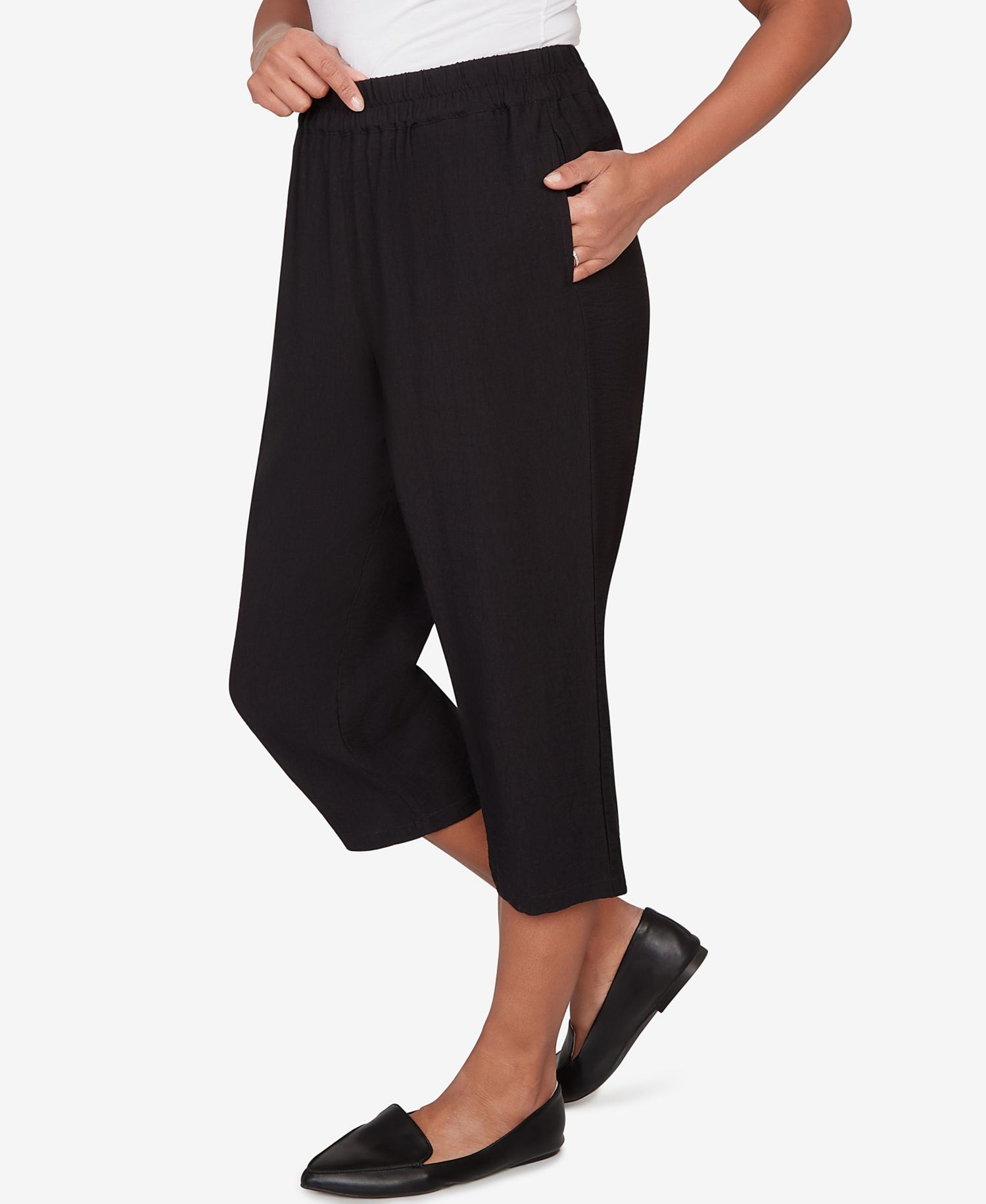 Women's Crowd Pleaser Paisley Embroidered Relaxed Capri Pants