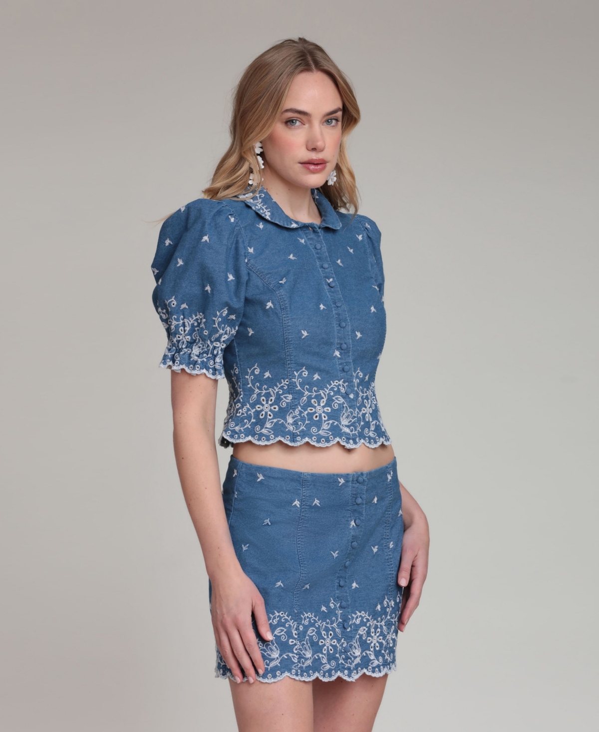 Avec Les Filles Women's Spread Collar Short-Sleeve Top