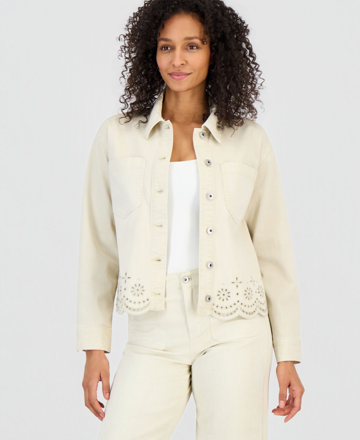 Женские куртки Style & Co Cropped Embroidered Shacket, цвет: Белый — фото 1