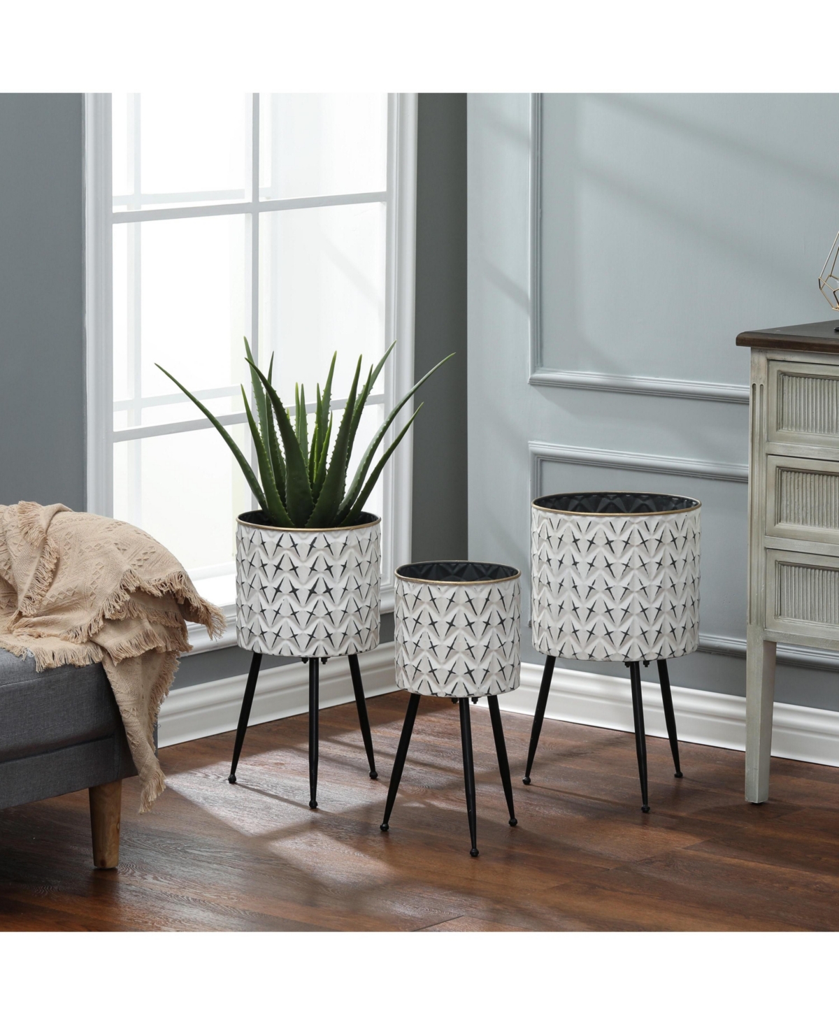 LuxenHome Set of 3 Distressed White and Black Metal Cachepot Planters with Legs