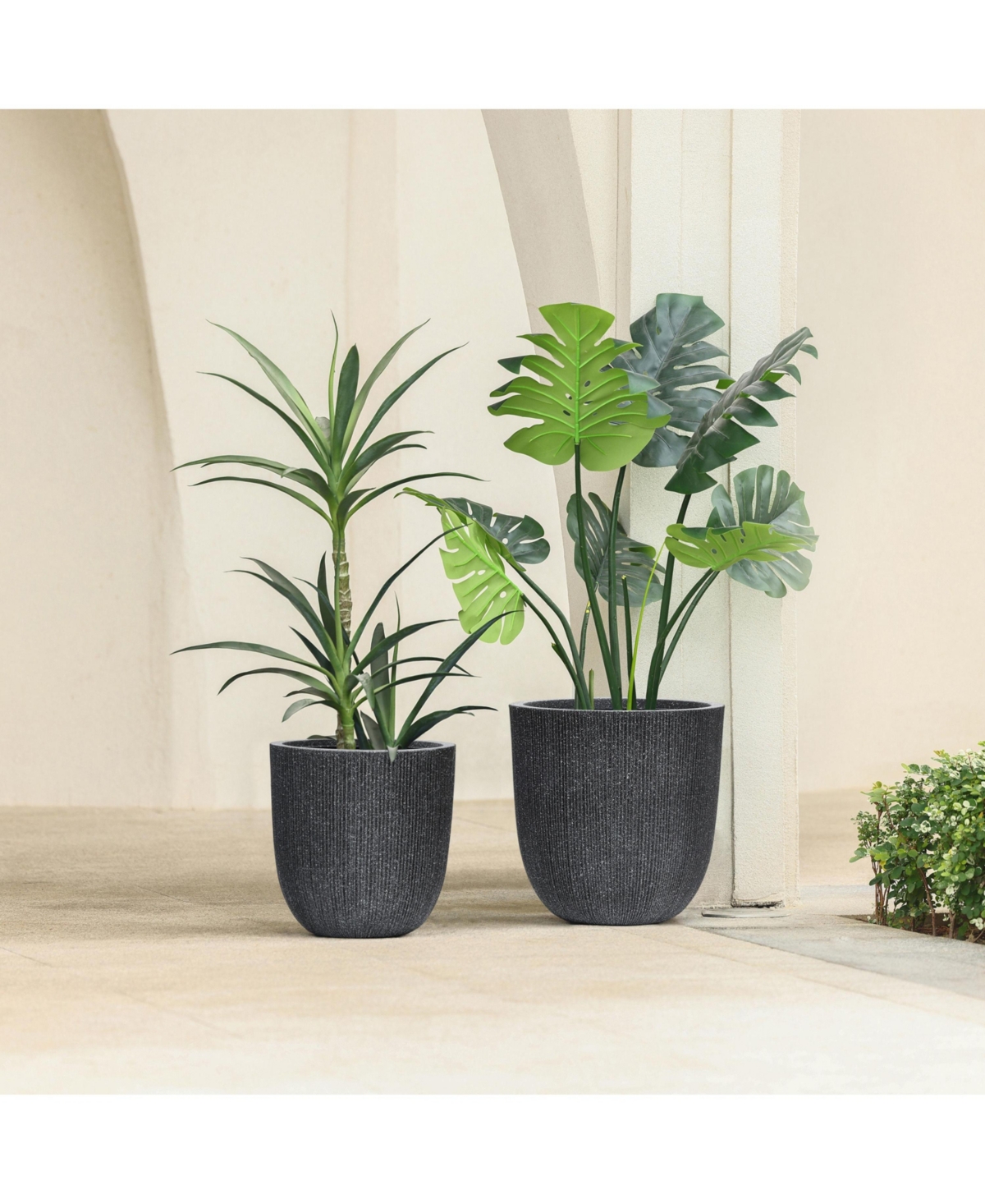 LuxenHome 2-Piece Tapered Round Plastic Planters Set