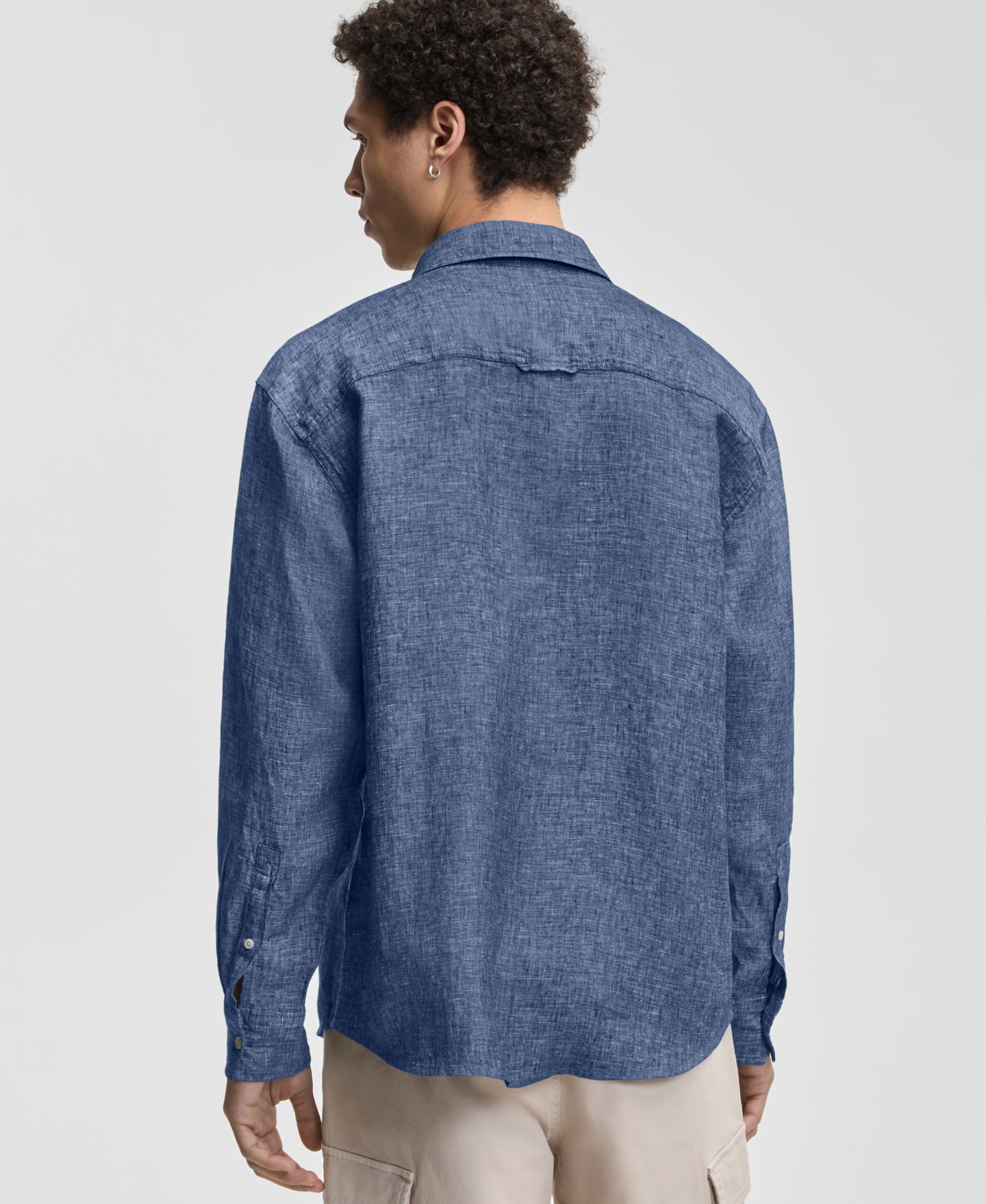Мужская рубашка Sun + Stone 100% Linen Relaxed Long-Sleeve Garment-Dyed, цвет: Тёмно-синий — фото 4