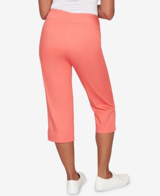 Petite Smooth Waist Easy Pull-On Capri Pants