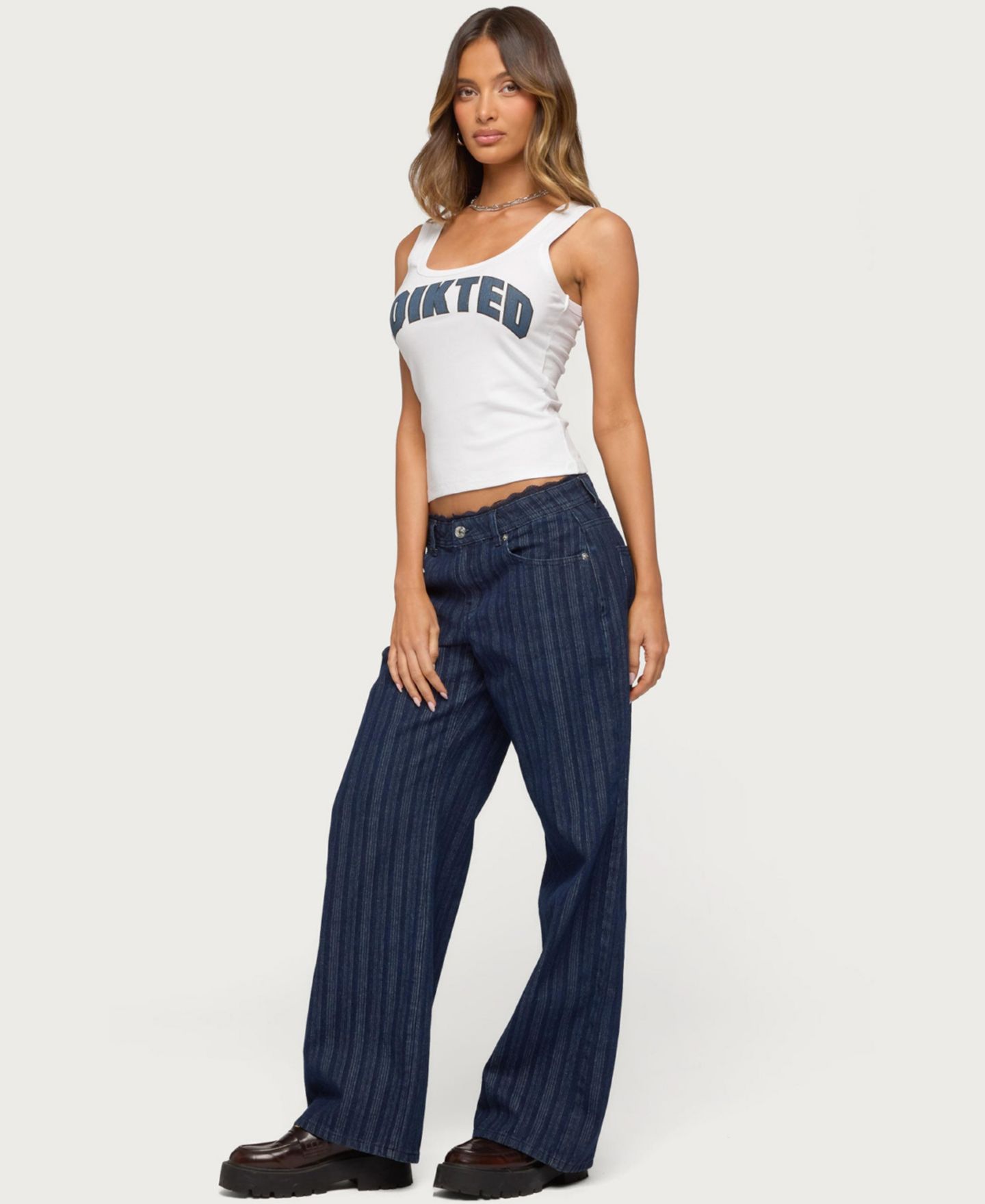 Женские джинсы Edikted Lace Trim Striped Low Rise Baggy, цвет: Синий — фото 3