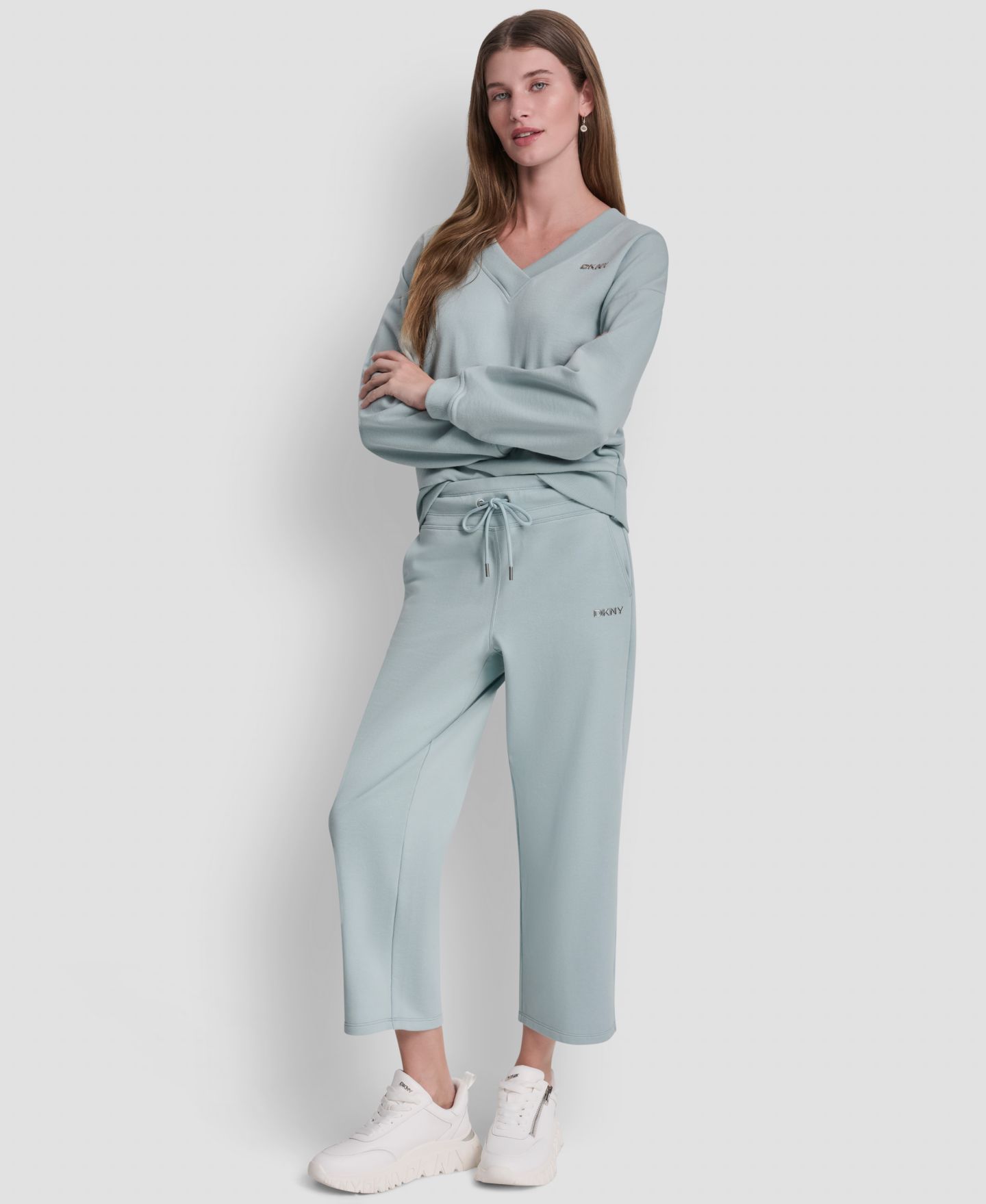 Женские брюки DKNY Sport Metallic Bubble Logo Crop Pants, цвет: Минеральный — фото 2